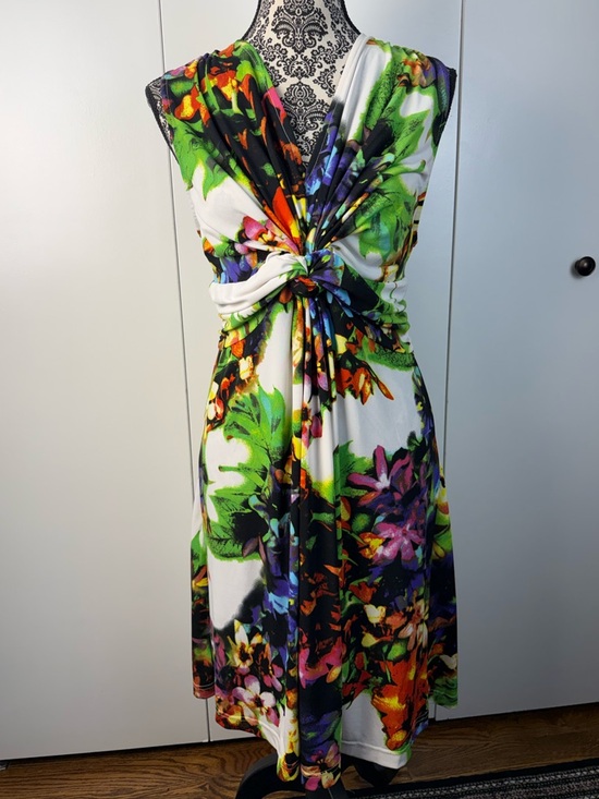 VENUS Dresses & Skirts - VENUS Tropical Knot-Front Midi Dress in White, Green, Black and Purple sz M